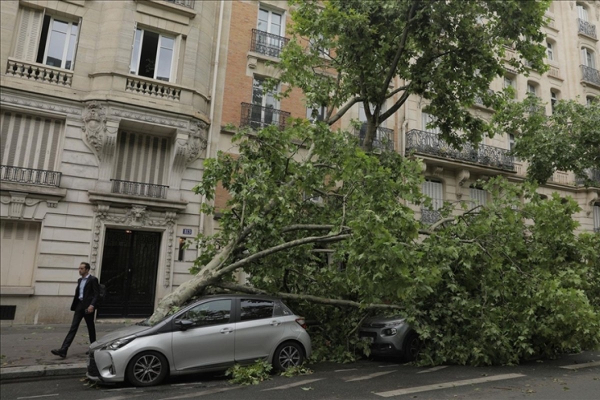 Fransa'da Nils Fırtınası nedeniyle 900 bin hane elektriksiz kaldı