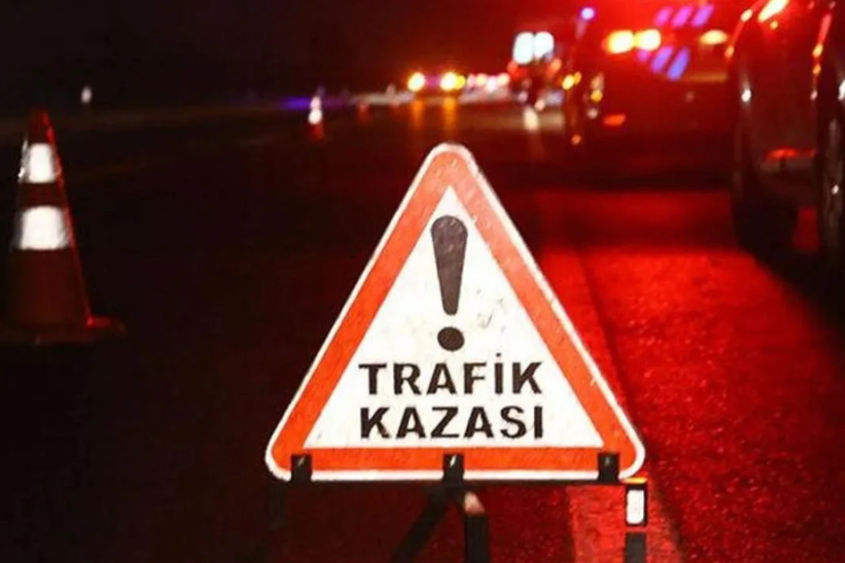 Kars'ta otomobil ile tır çarpıştı: 6 kişi yaralandı 