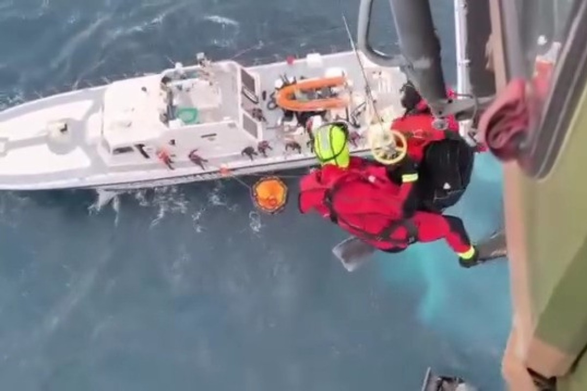 Milli Savunma Bakanlığı: "İzmir açıklarında 2 kazazede sağ kurtarıldı"