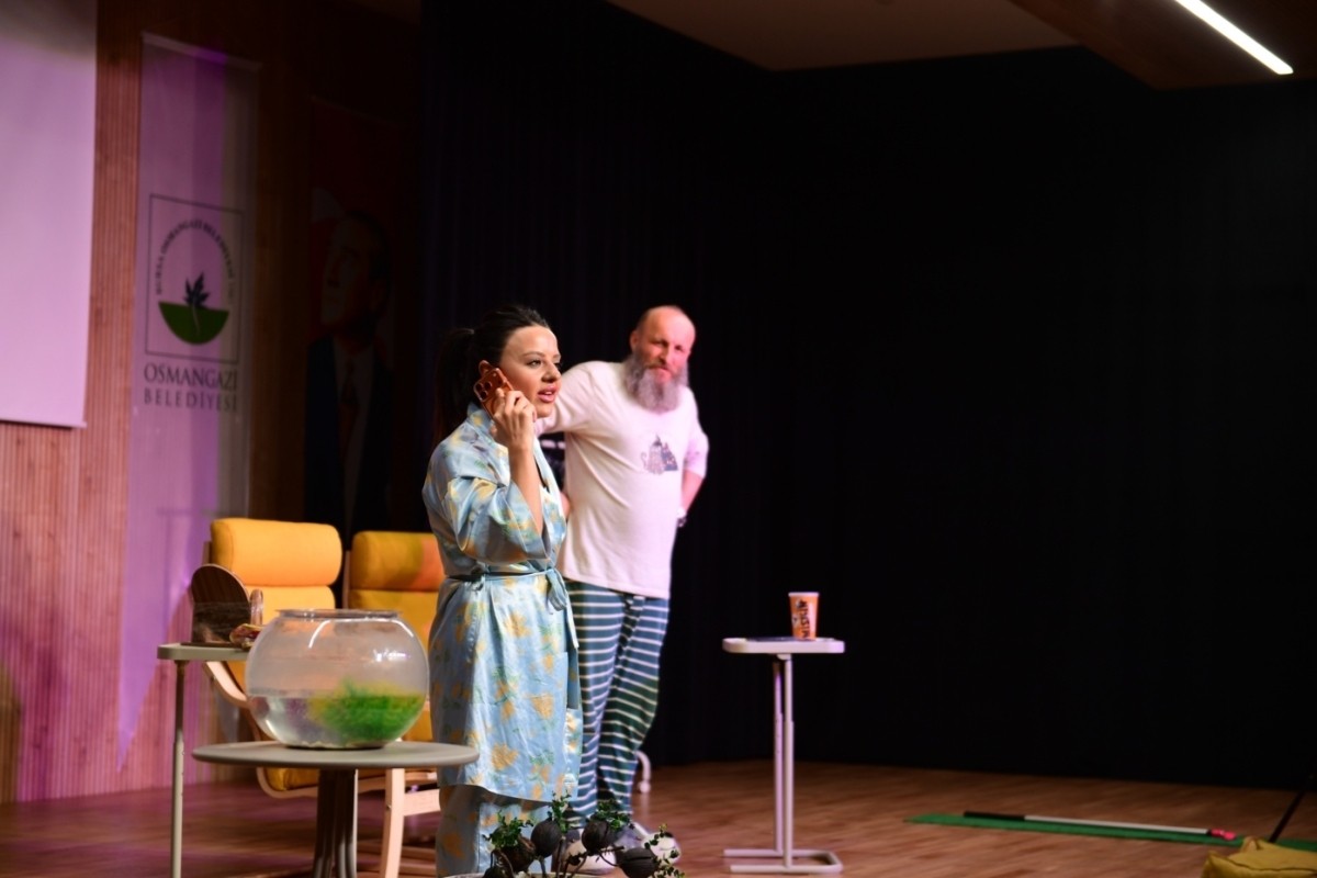 Osmangazi Belediyesi sanatseverleri tiyatroyla buluşturdu