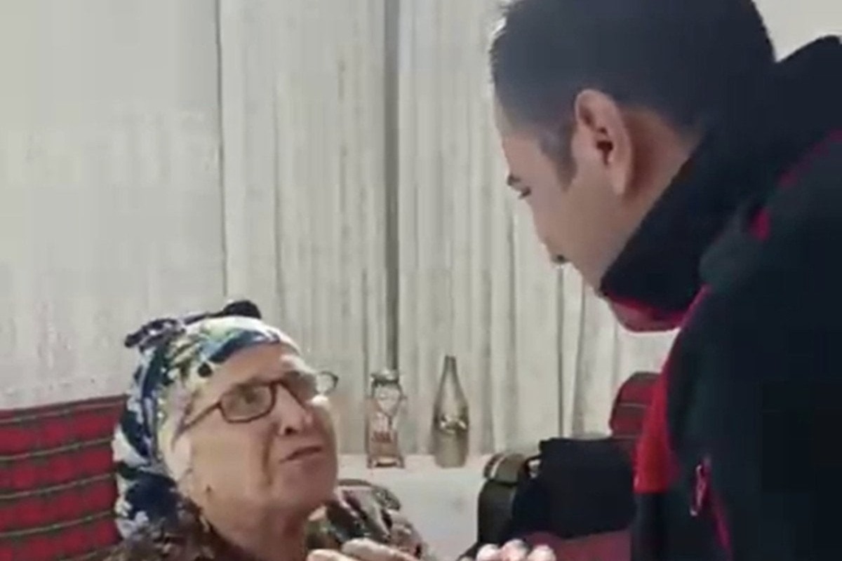 Hatay'da evinde kilitli kalan yaşlı kadının yardımına itfaiye ekipleri koştu