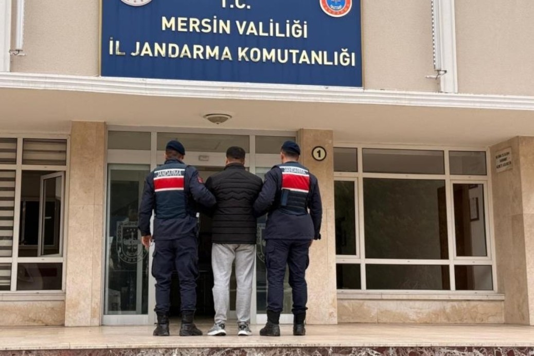 Plakasız ara&ccedil;la yakıt alıp ka&ccedil;tı, jandarma yakaladı