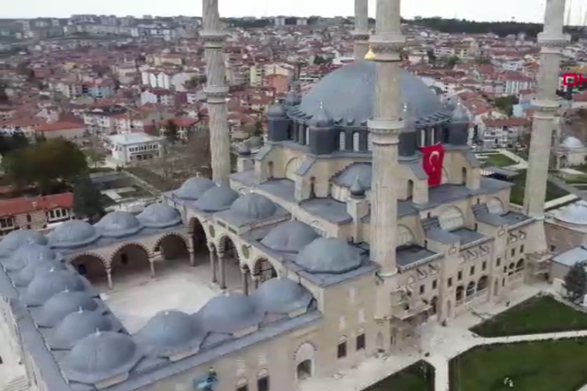 Restorasyonunda sona gelinen Selimiye Camii'nde, 'ramazanda ibadet' i&ccedil;in g&uuml;n sayılıyor