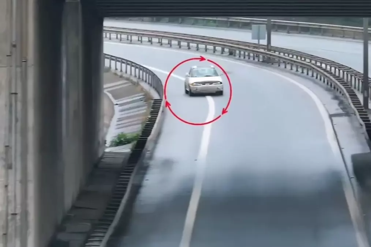 Otoyolda uygulama yapan polisleri görünce otomobili ile geri manevra yapıp, kaçtı