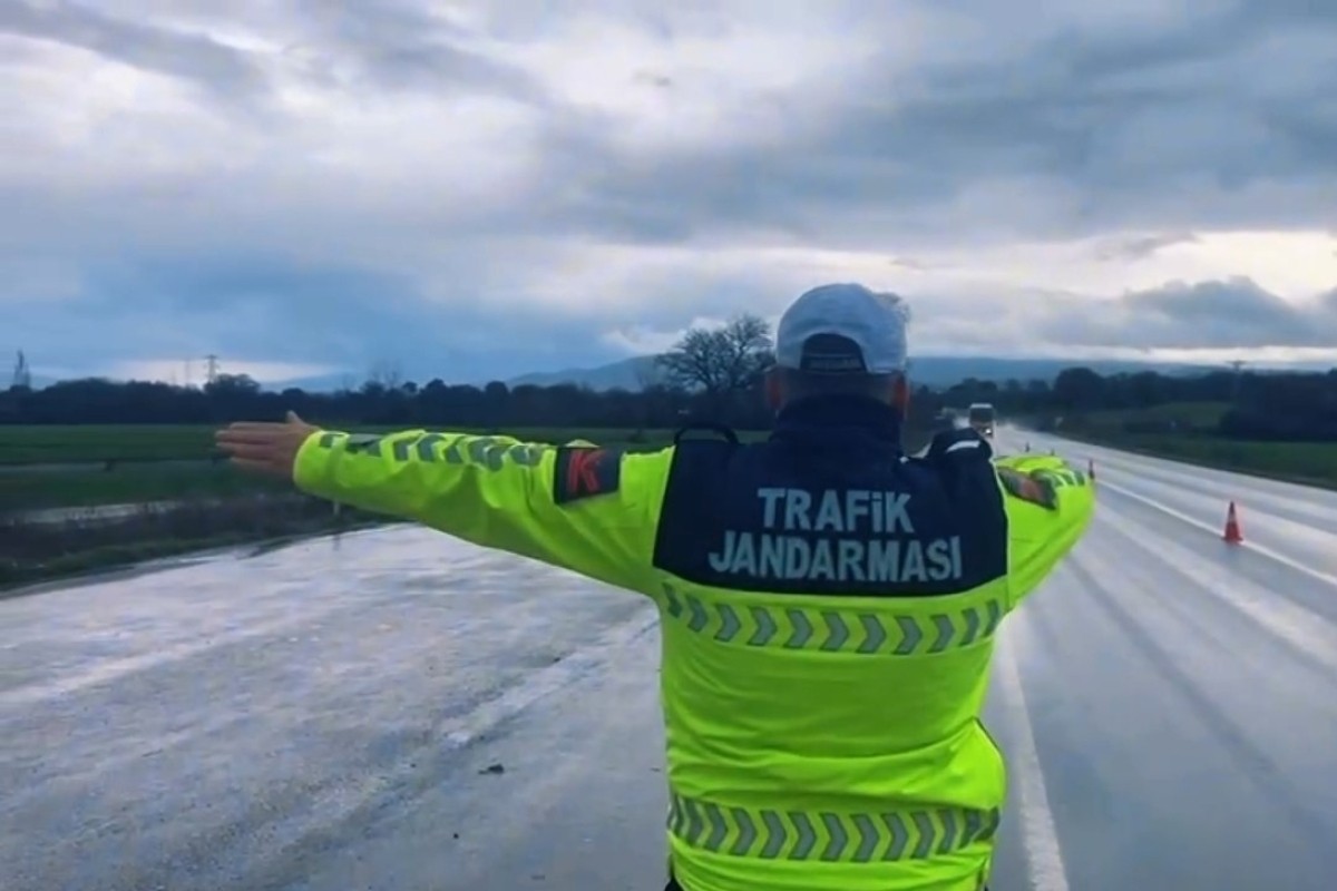 Çanakkale'de jandarmadan sürücülere ve yolculara denetim