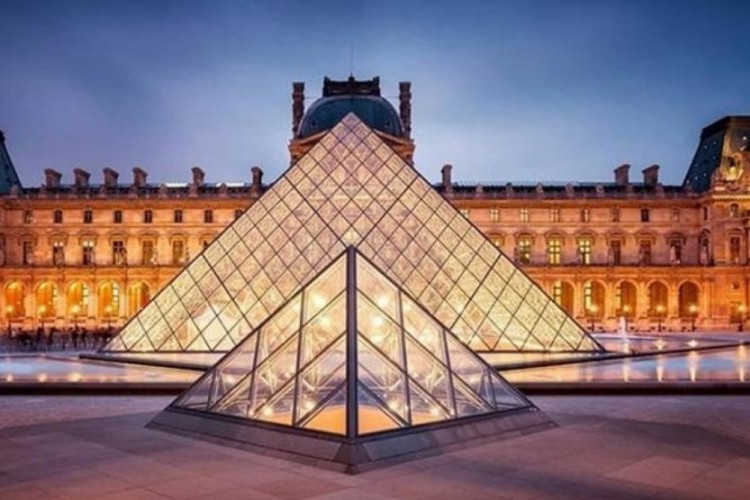 Louvre Müzesi'nin başı beladan kurtulmuyor! Şimdi de dolandırıcılar...