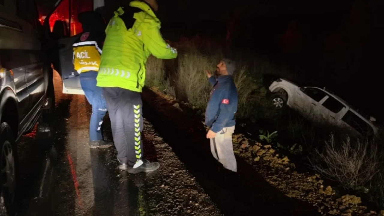 Bursa'da korkutan kaza: Kontrolden çıkan kamyonet şarampole devrildi! 