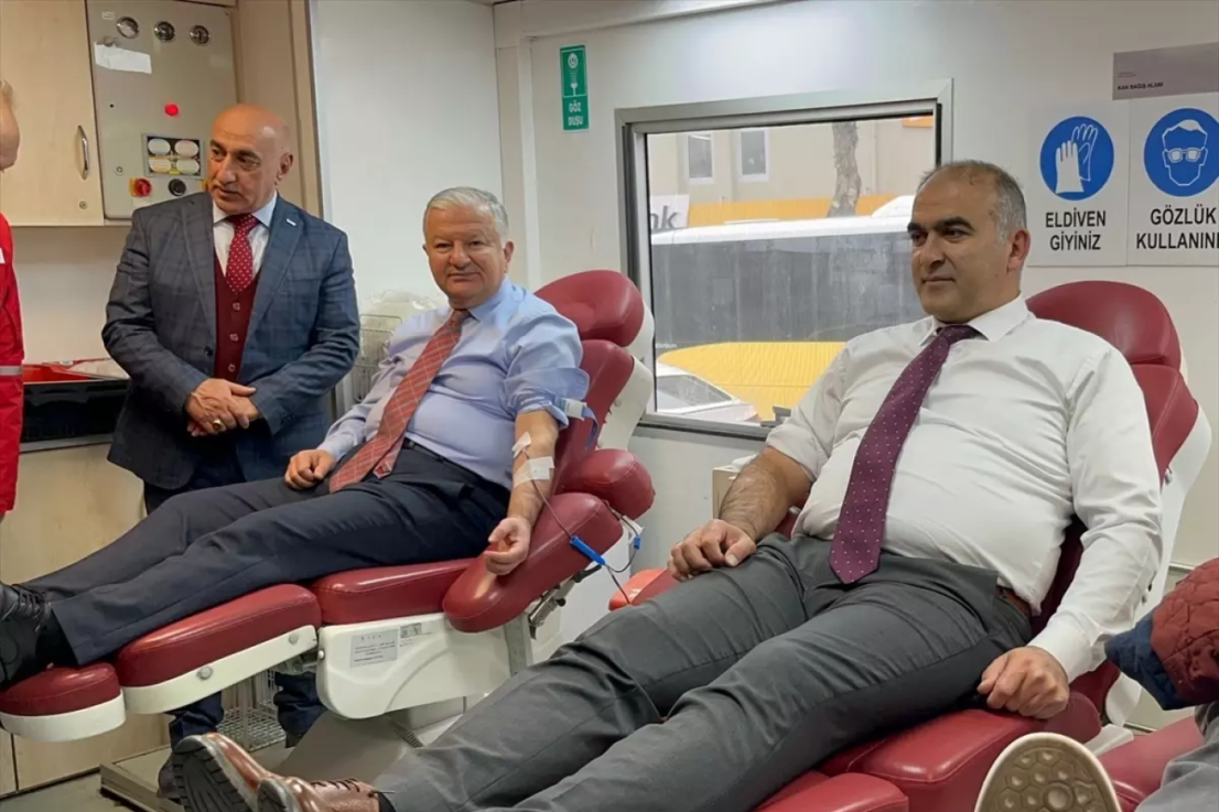 Aksaray'da Vali Murat Duru öncülüğünde kan bağışı yapıldı