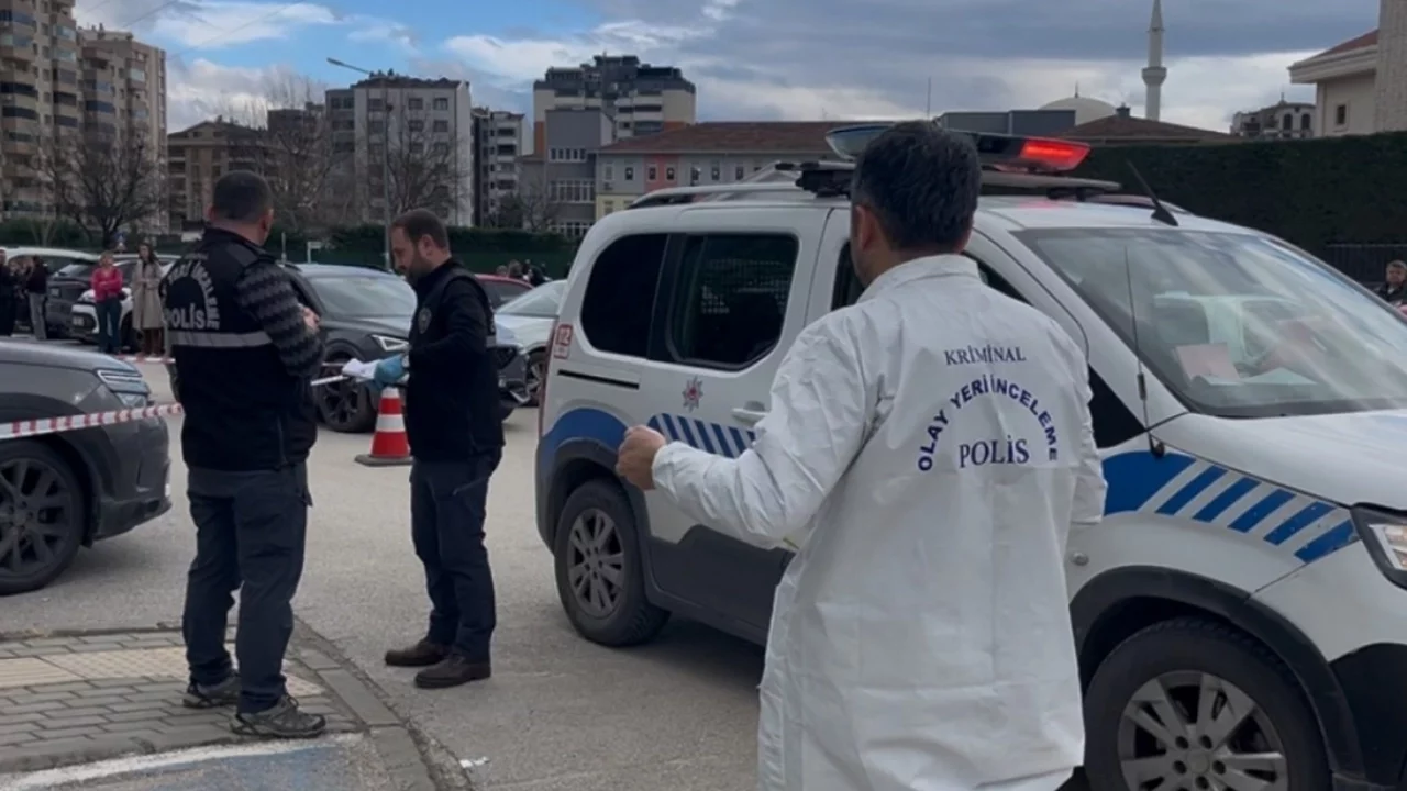 Bursa'da okul önünde silah sesleri! Kadın öğretmen vuruldu