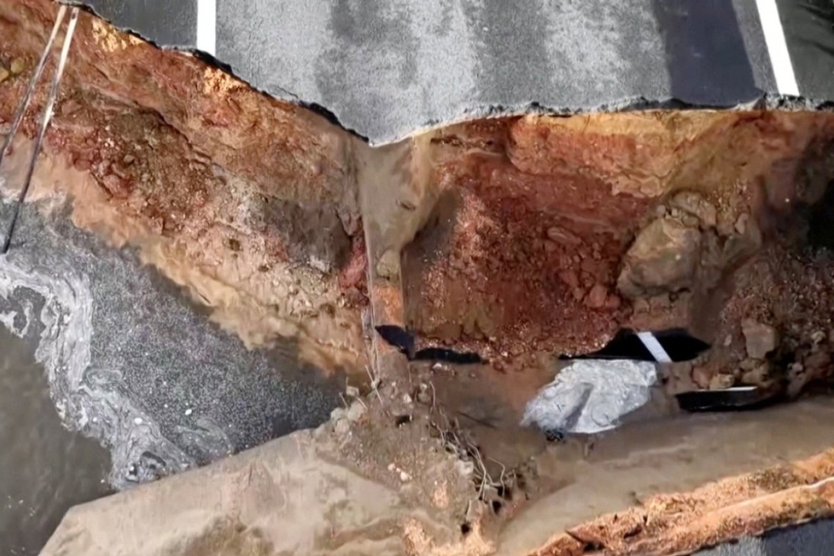 Lizbon'da yol çöktü, bakan istifa etti 