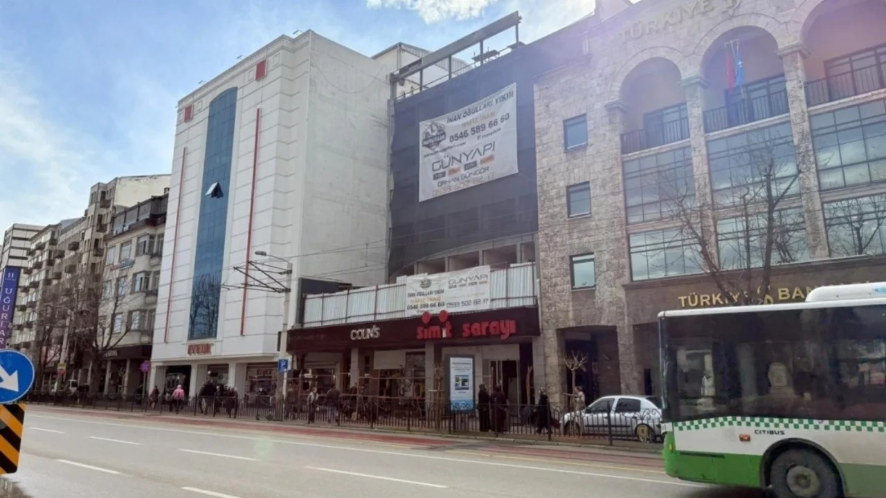 Bursa Ulucami'nin tam karşısında şok karar! 58 yıllık yapı tarihe karışıyor... 