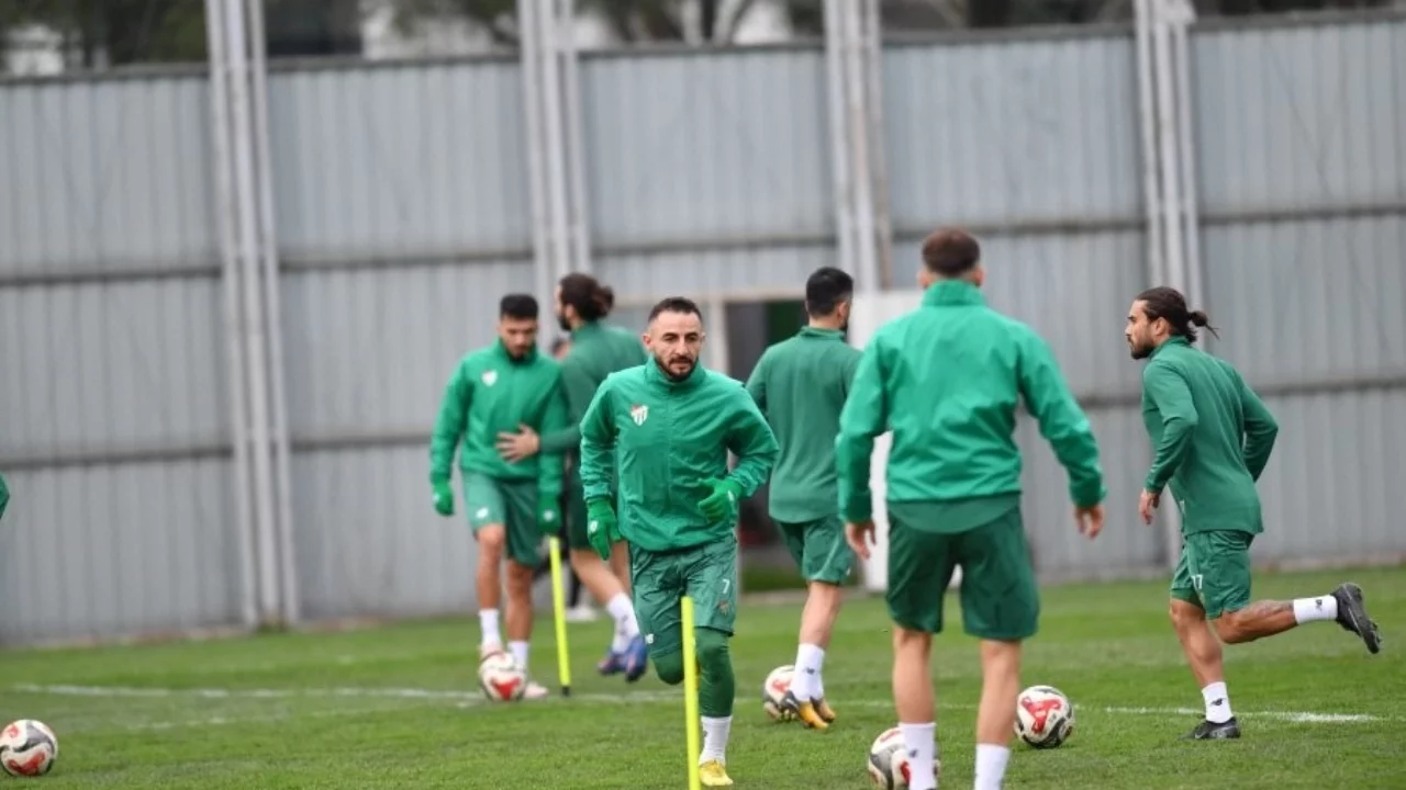 Bursaspor'da Kırklarelispor mesaisi sürüyor