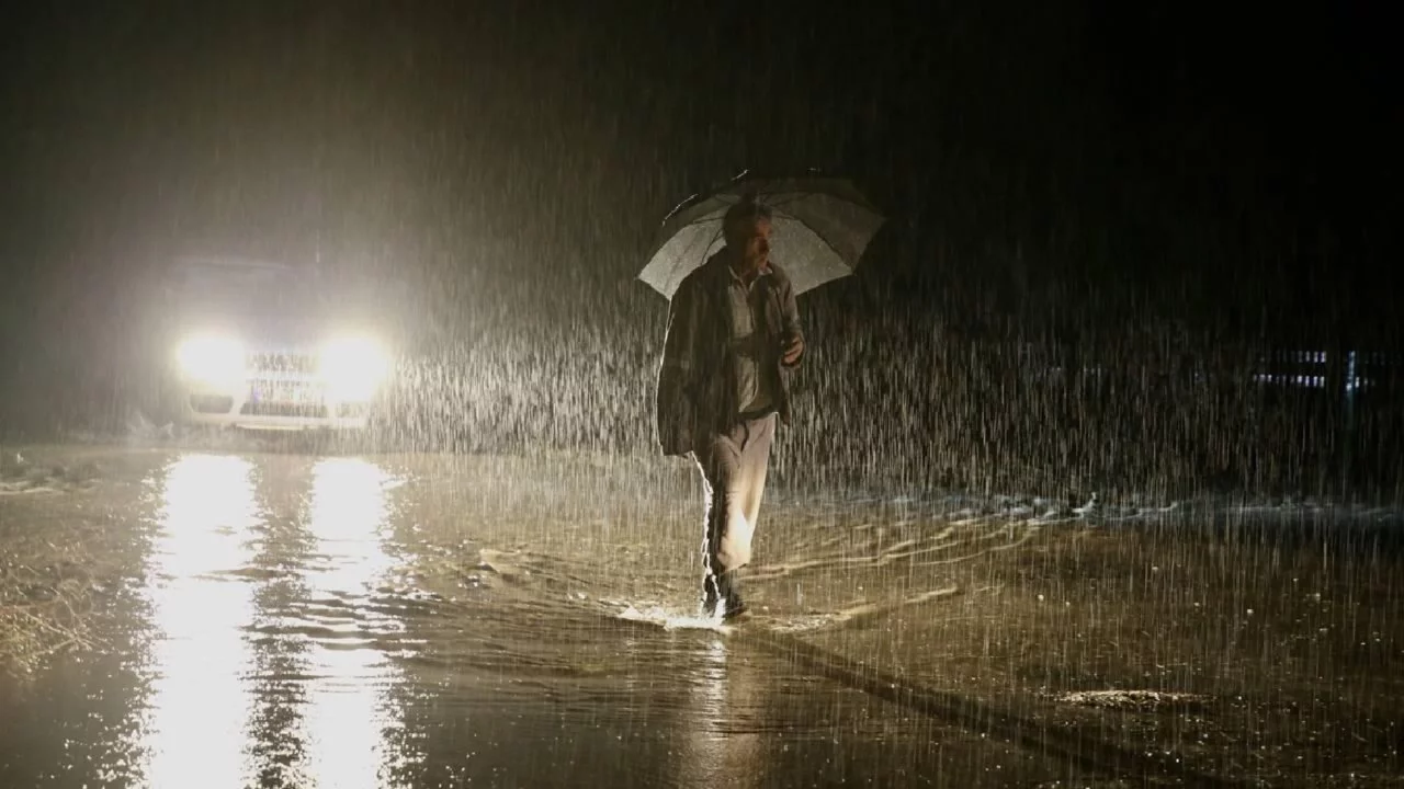 Muğla'nın Seydikemer ilçesindeki su baskını nedeniyle bazı evler tahliye edildi 