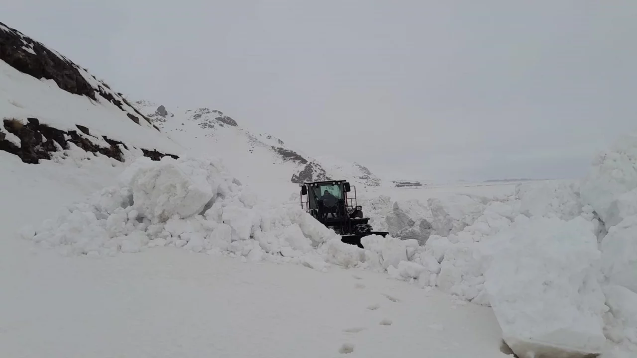 19 k&ouml;y ve 38 mezra yolu ulaşıma a&ccedil;ıldı