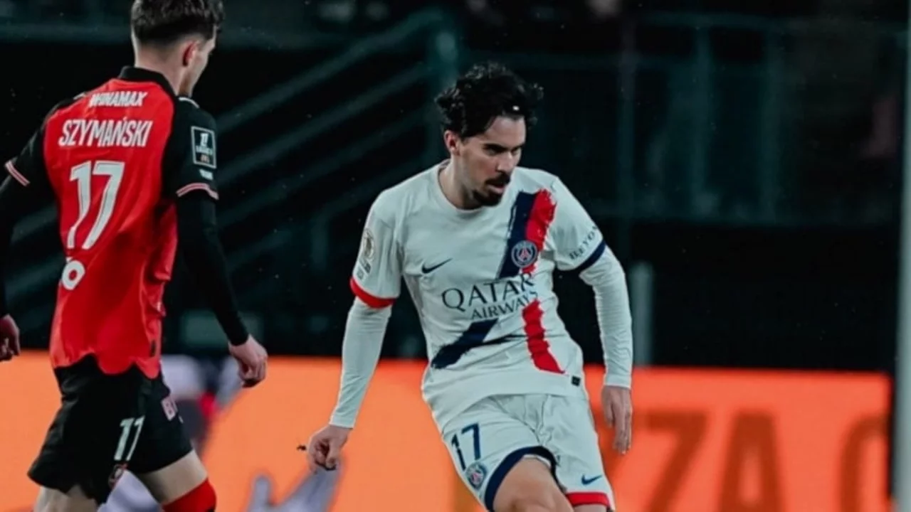 Sebastian Szymanski asist yaptı; Rennes, PSG'yi devirdi