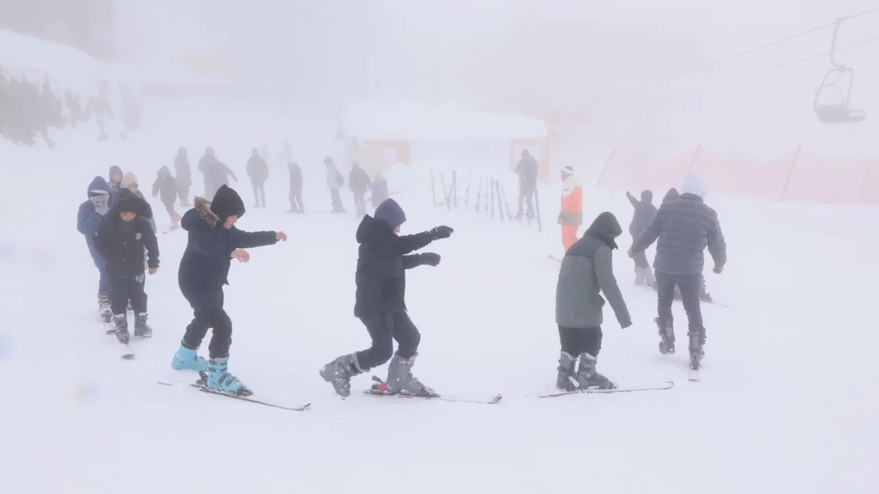 Osmangazi Belediyesi'nden çocuklara Uludağ'da kayak sürprizi