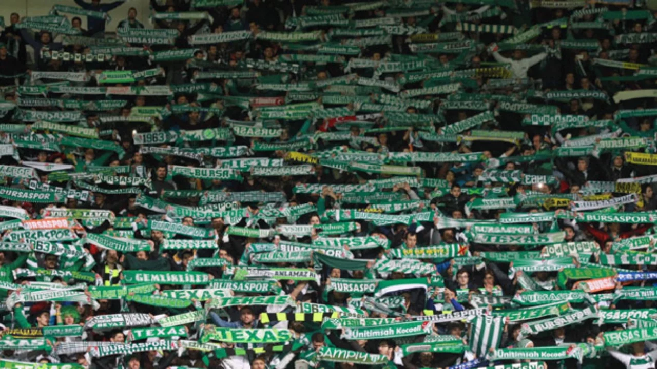 Bursaspor'un tribün klasiği ete kemiğe bürünecek! Ünlü sanatçı geliyor