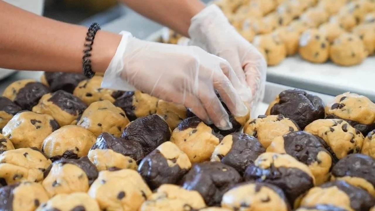 Ünlü kurabiye zinciri de dar boğaza girdi! Kafeleri kapatıldı...