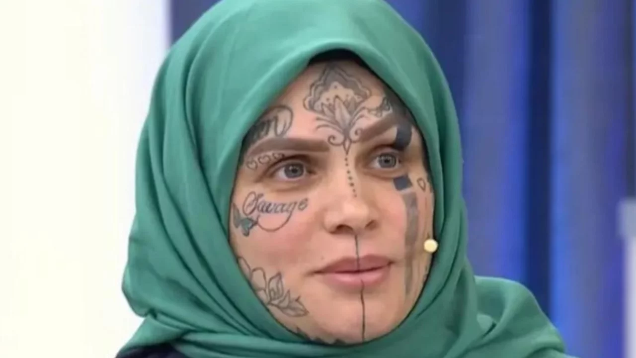 Yüzündeki dövmelerle gündem olan Nazan Ünal'ın başörtüsüz hali ortaya çıktı!