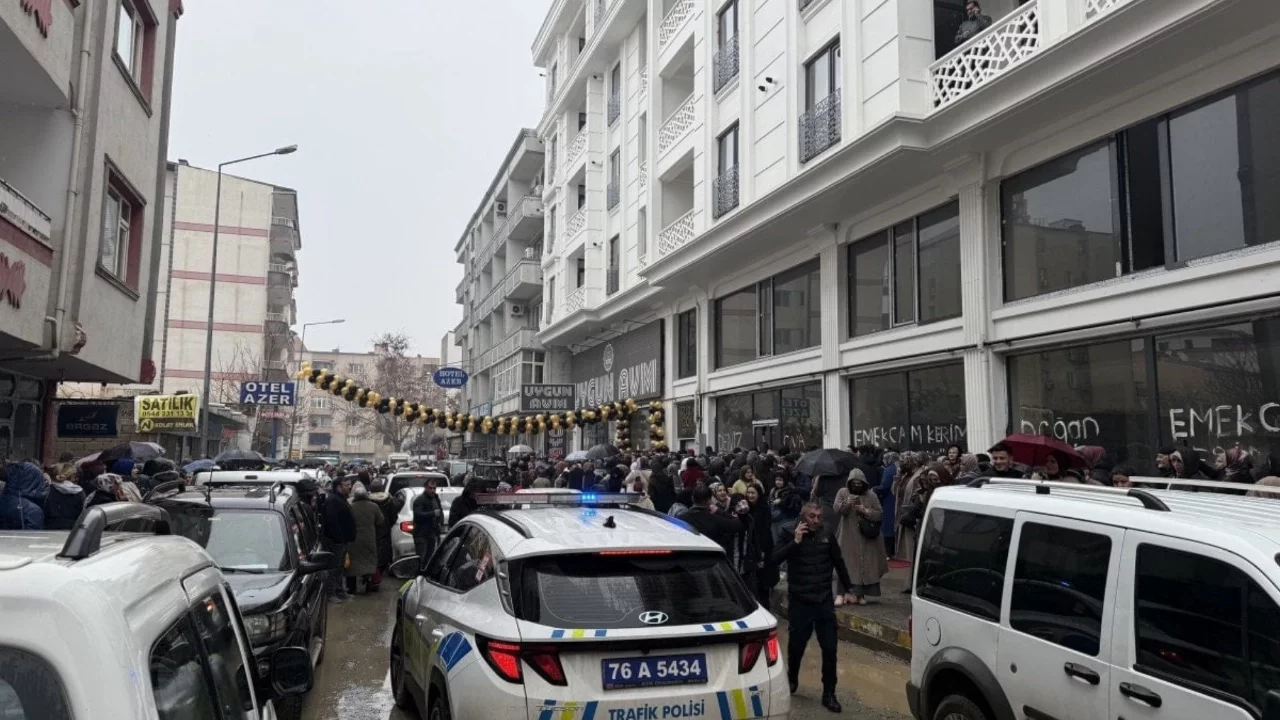 AVM açılışı izdiham riski nedeniyle iptal edildi!