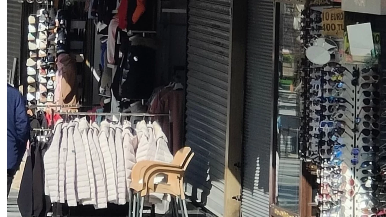 Kuşadası'nda kuyumcu soygununa "kepenk" engeli