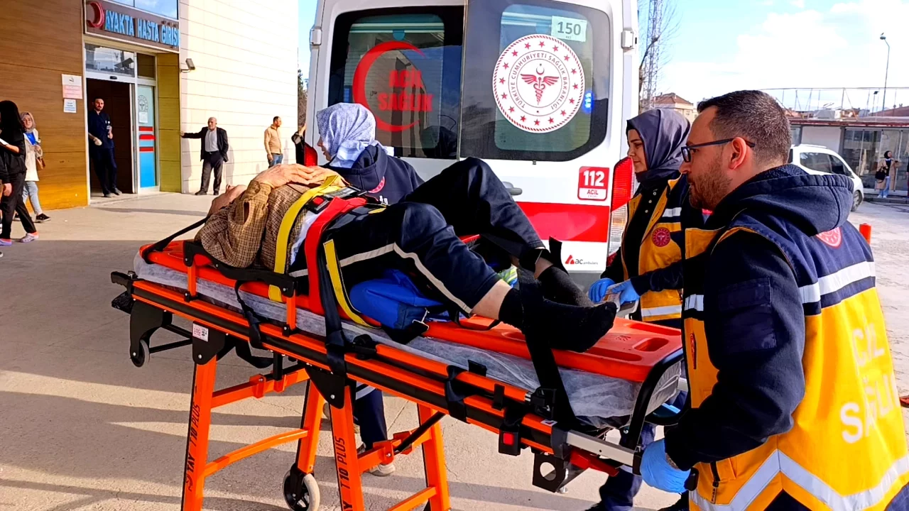 İnegöl'de traktörün altında kalan adam yaralandı!