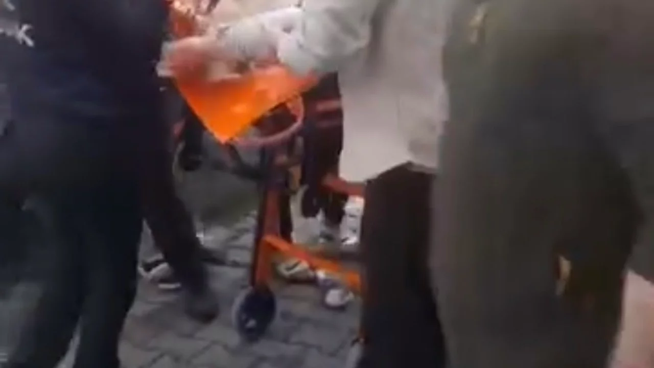 Dükkanının önünde uğradığı silahlı saldırıda yaralandı