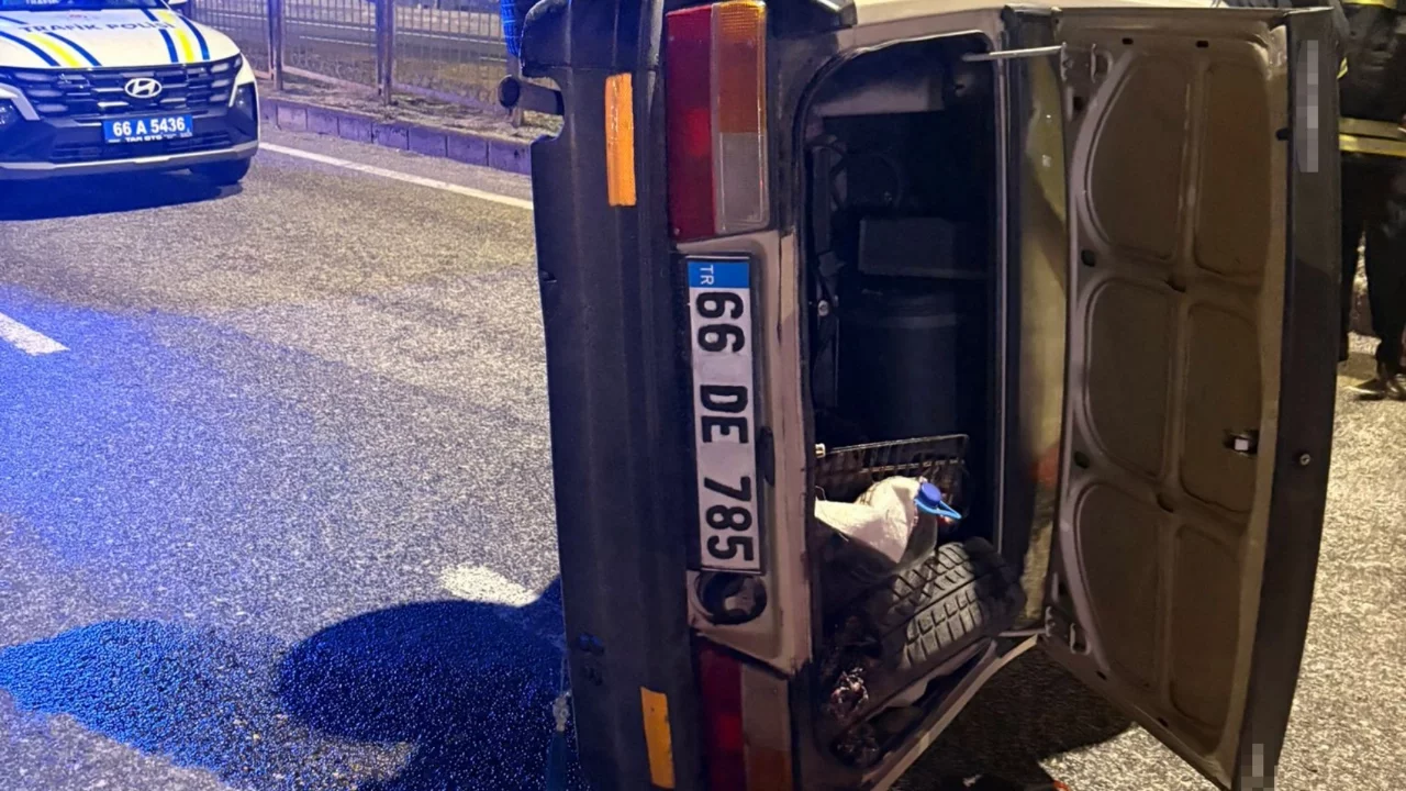 Yozgat'ta otomobil yan yattı, 3 kişi yaralandı