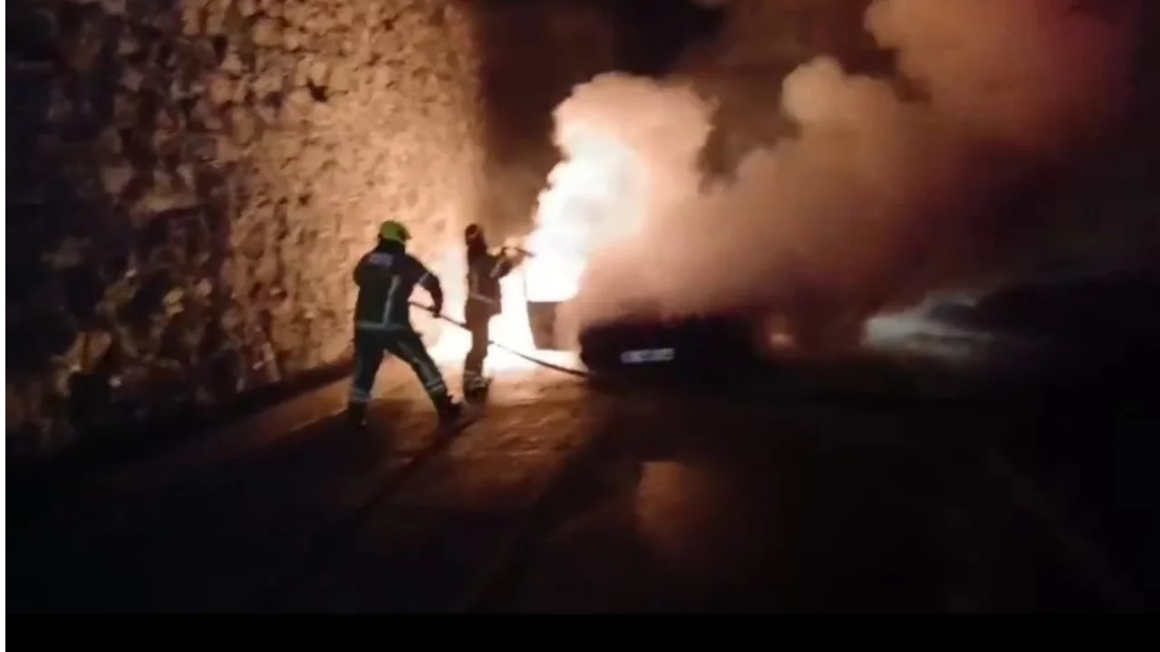 Mudanya yolunda otomobil alev alev yandı!