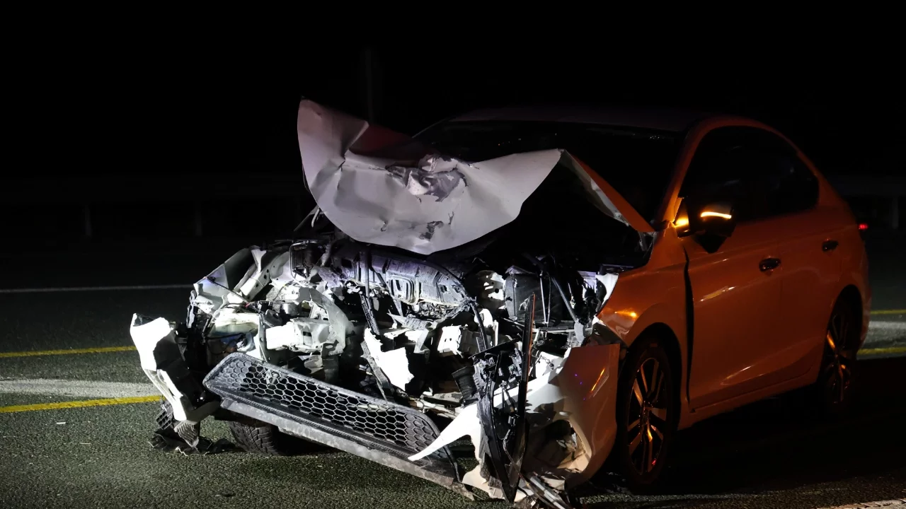 Elazığ'da iki otomobil çarpıştı: 1'i ağır 3 yaralı