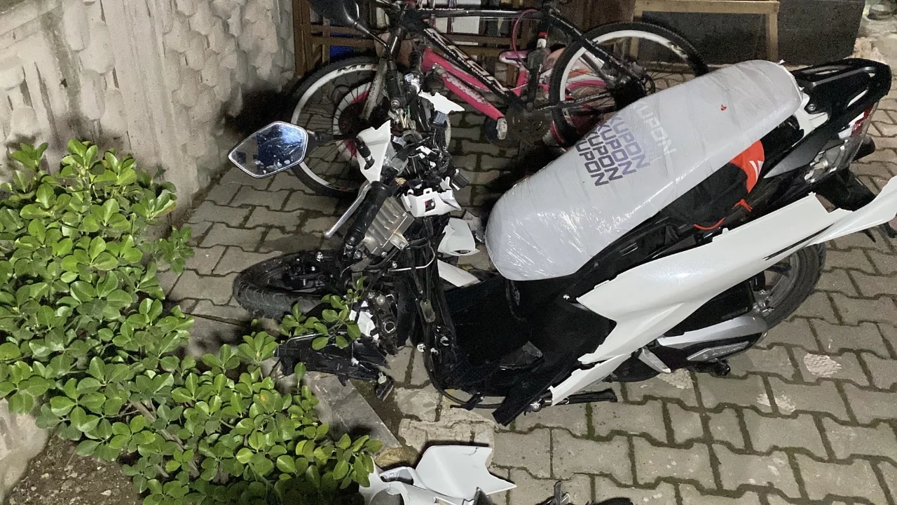 Bursa'da otomobil ile motosiklet kafa kafaya çarpıştı: 2 yaralı