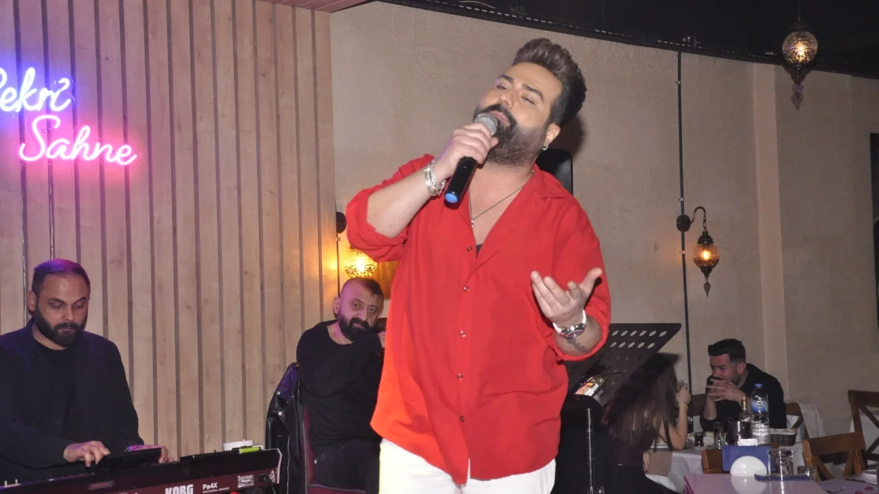 Bekri Meyhane'de Sezgin Can'ın şarkılarıyla sevgililer günü coşkusu