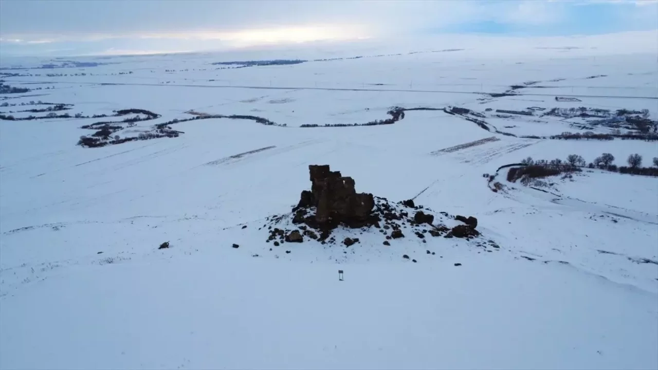 Kars ve Ardahan'da kar yağışı ve soğuk hava etkili oluyor