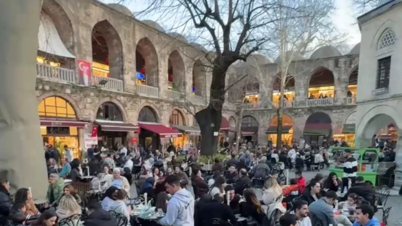 Bursa'nın kalbi Koza Han'daki masa polemiğinde son durum!