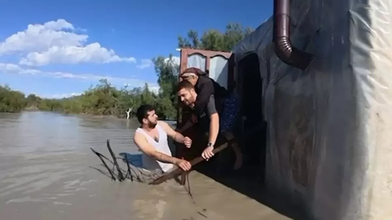 Muğla'da su basan barakada 90 yaşındaki kadın mahsur kaldı!