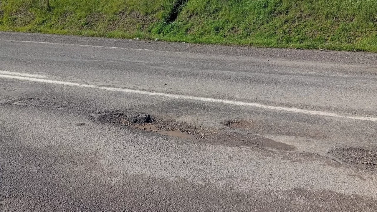 Bursa'da çukur tehlikesi! Sürücüler tedirgin