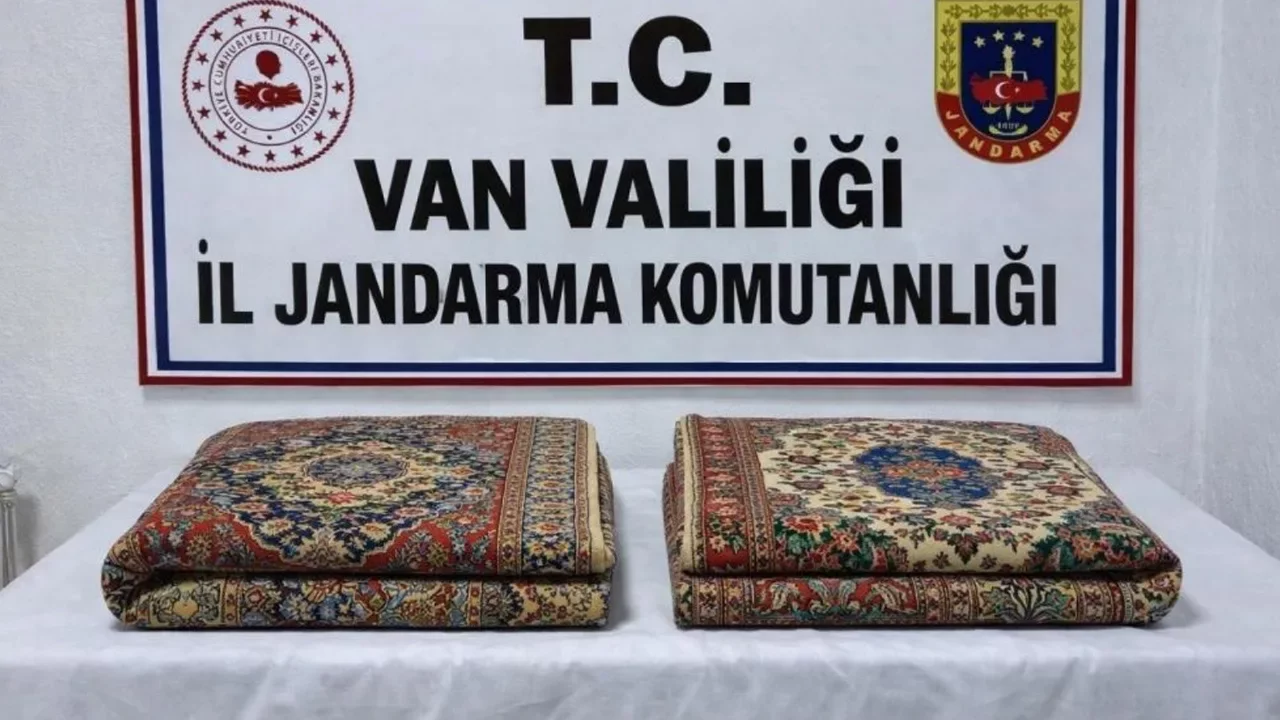Gümrük kaçağı 2 adet halı ele geçirildi! Değerleri bir araba parası 