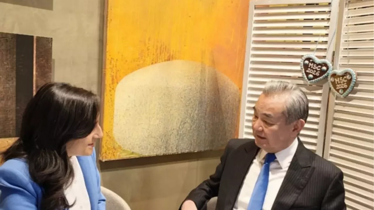 Çin Dışişleri Bakanı Wang, Kanadalı mevkidaşı Anand ile görüştü