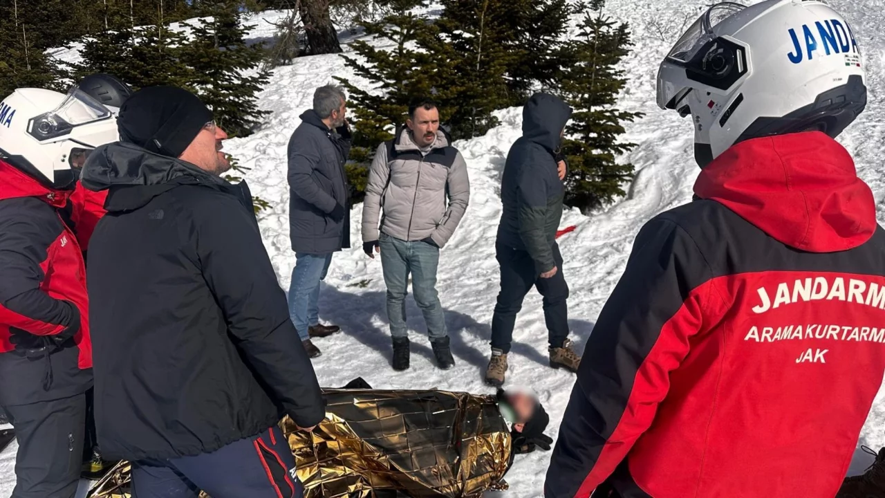 Uludağ'da kızak faciası: Dereye uçan tatilciyi JAK kurtardı