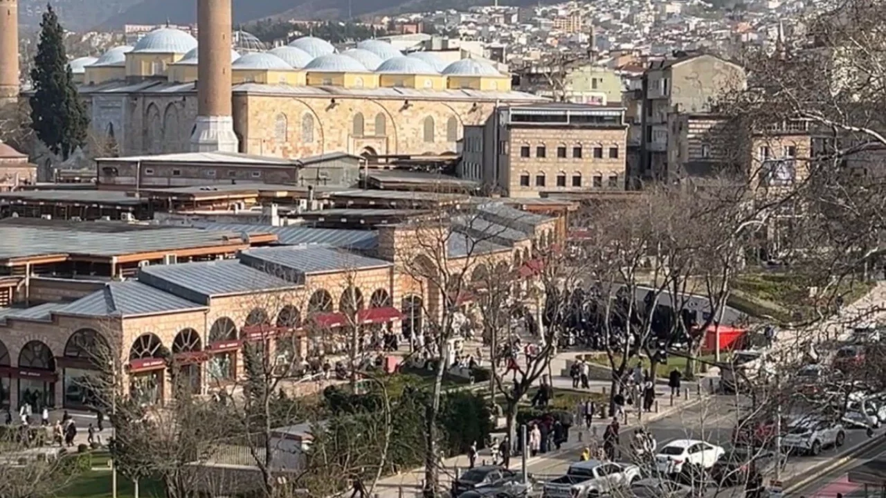Bursa trafiği kilitlendi! Tophane ve Hanlar Bölgesi'nde araçlar kontak kapattı...&nbsp;