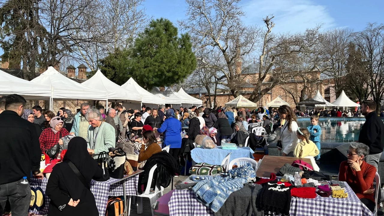 Şehir dışından bile geldiler! Bursa'da tarihi meydanda büyük buluşma...
