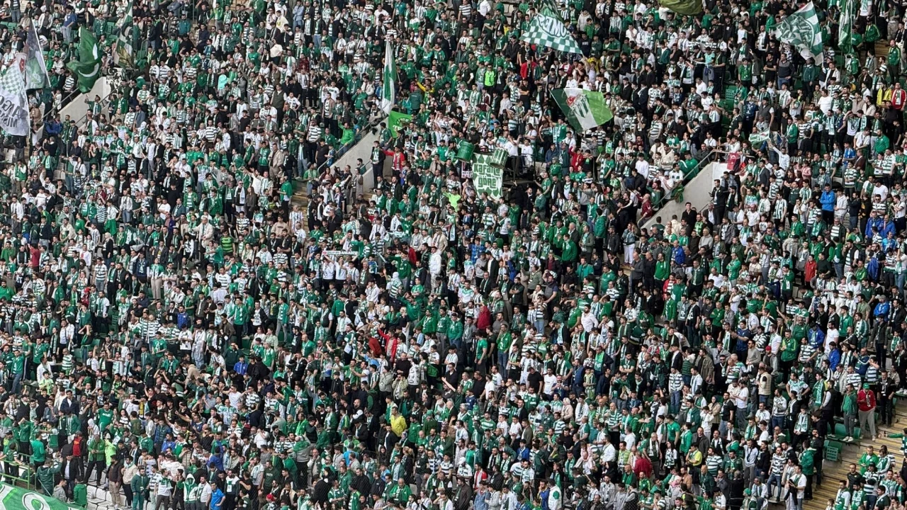 Bursaspor tribünleri 'Cendere'yle ateşlendi!