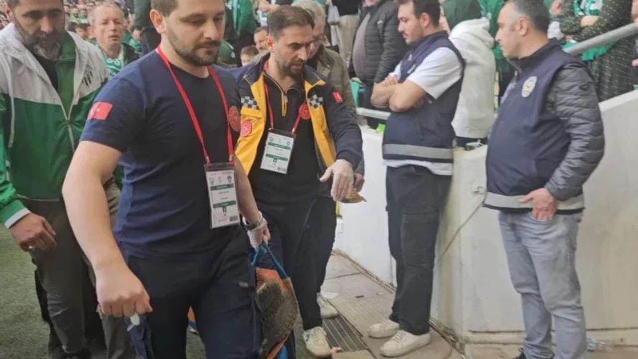 Bursaspor maçında rahatsızlanan taraftar korkuttu!