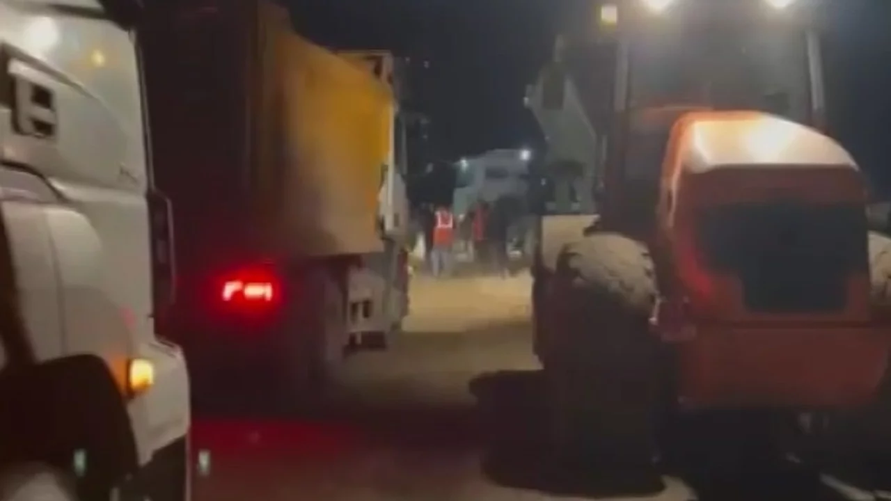 Adana'da heyelan nedeniyle kapanan ulaşıma açıldı