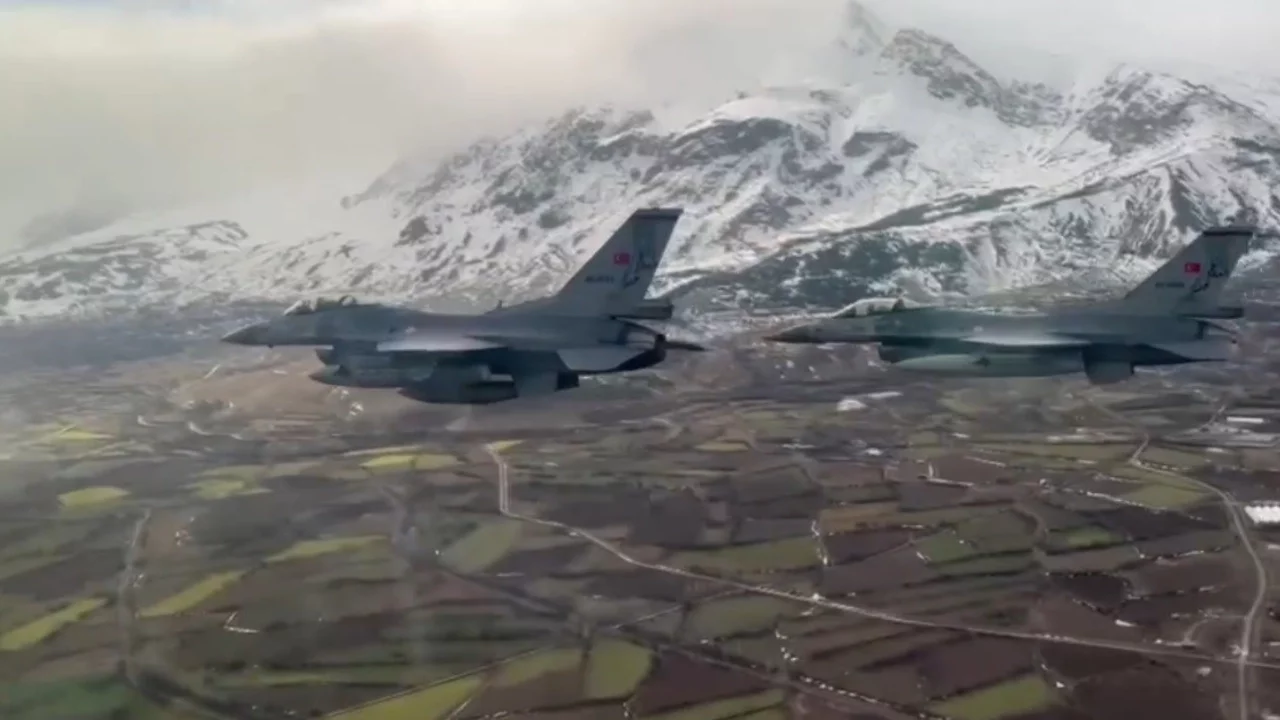 Jetler Erzincan'ın kurtuluşu için havalandı