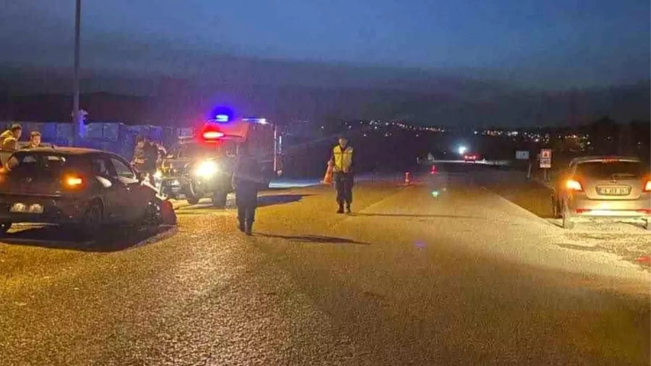 Bilecik'te iki araç çarpıştı: 3 yaralı