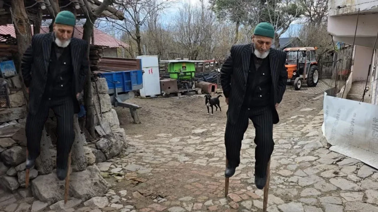 Babasından öğrendiği geleneği sürdürüyor! 83 yaşında üstüne çıkıp, her yeri yürüyor 
