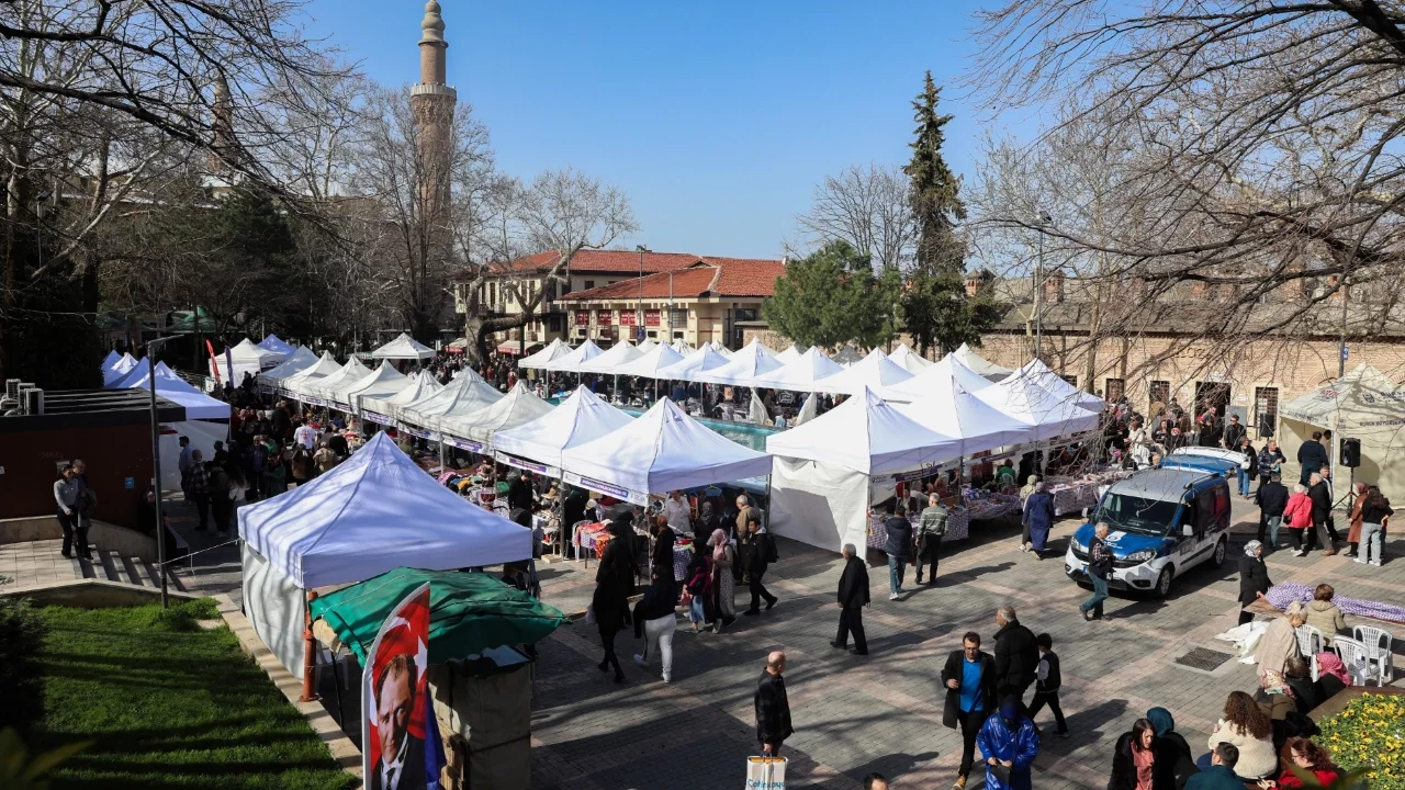 'Meydan Kadınların' dayanışma pazarı doldu taştı