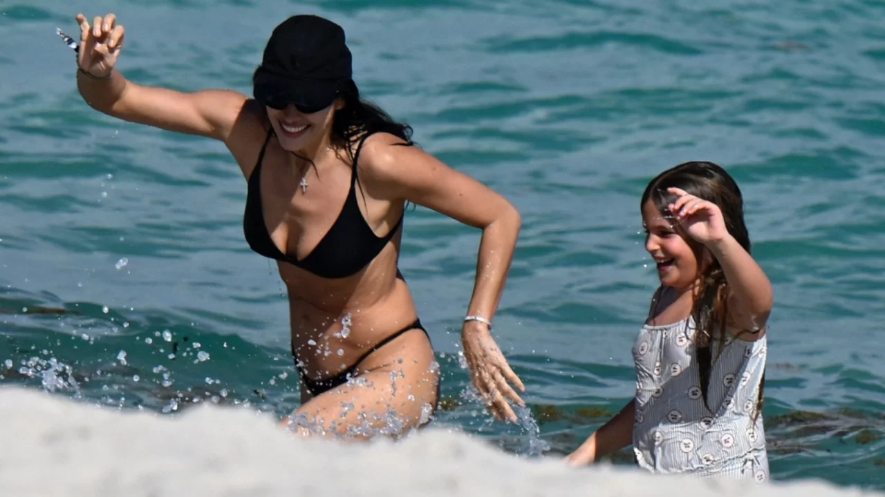  Irina Shayk kızı Lea ile Miami tatilinde