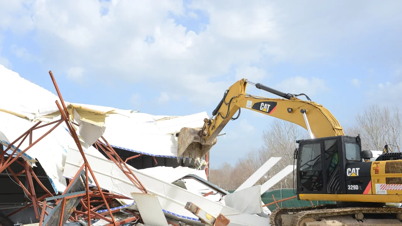 Nilüfer'de 3 noktada yıkım